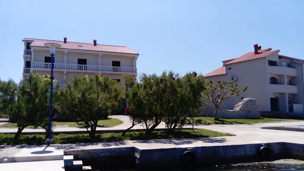 Apartments Branko 0*, Nin